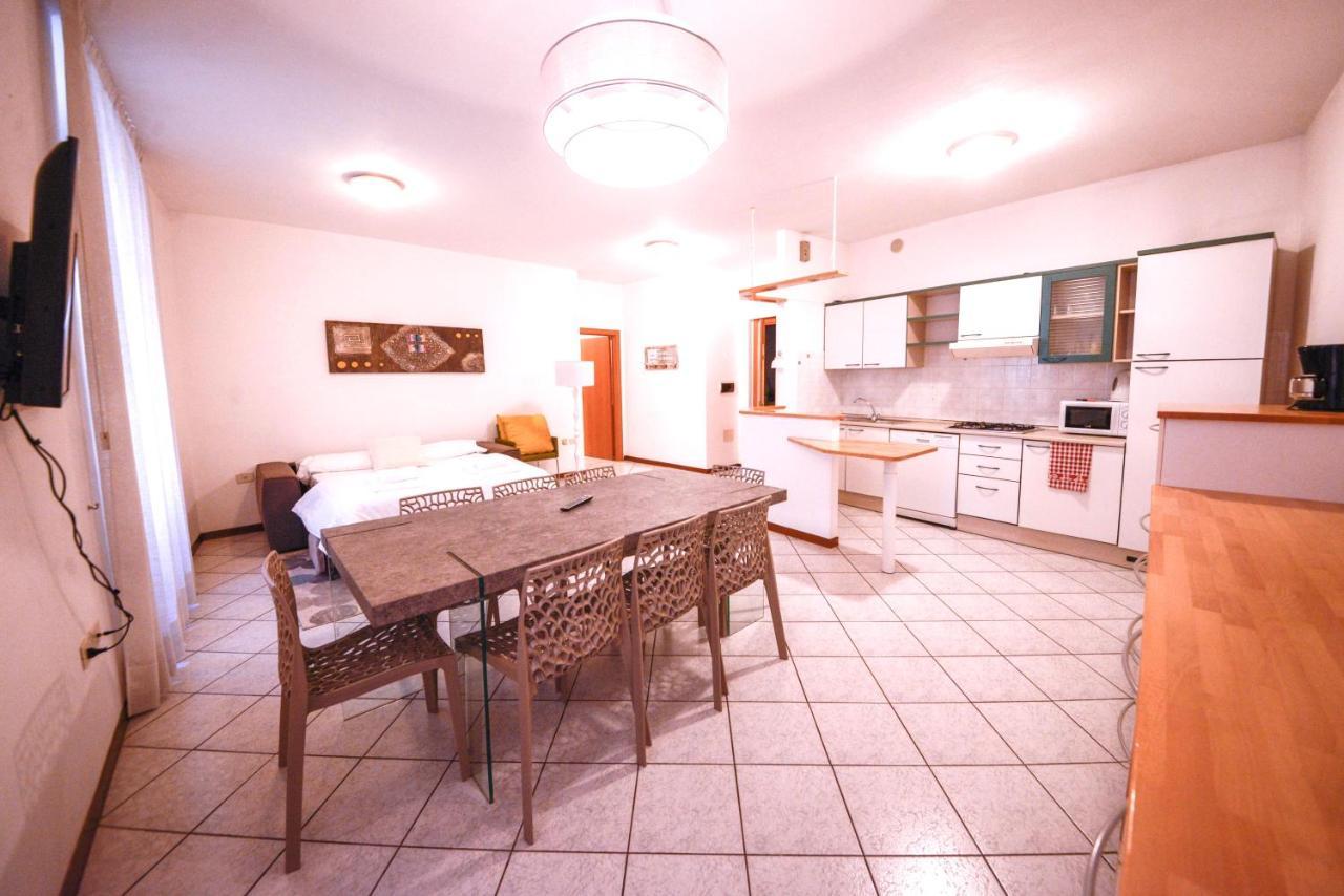 1Dest - Best Location Riva del Garda Bagian luar foto