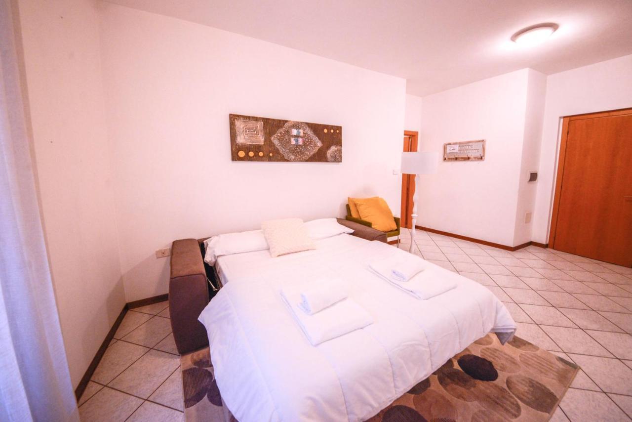 1Dest - Best Location Riva del Garda Bagian luar foto