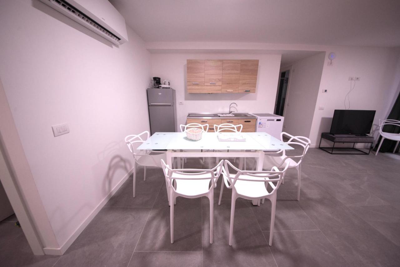 1Dest - Best Location Riva del Garda Bagian luar foto