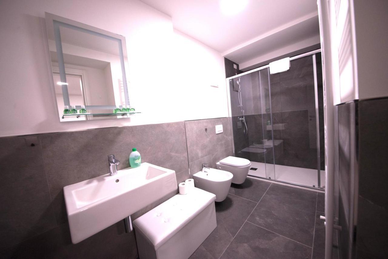 1Dest - Best Location Riva del Garda Bagian luar foto