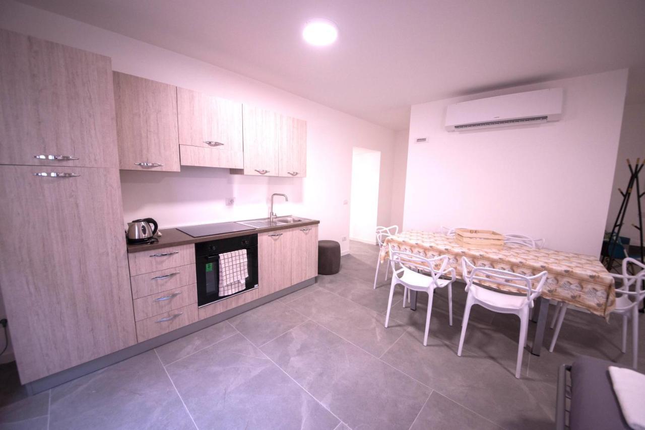 1Dest - Best Location Riva del Garda Bagian luar foto